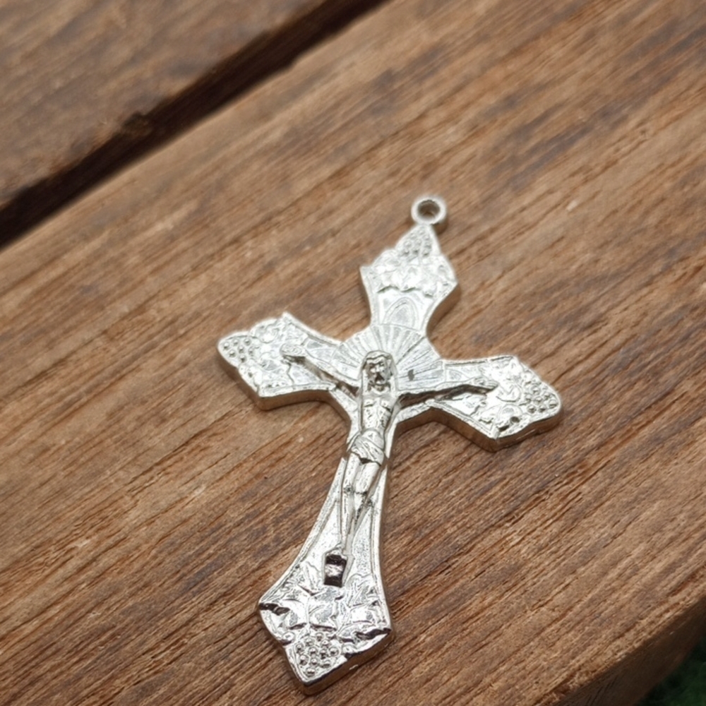 Silver Tone Heirloom Crucifix Pendant - Religious Jewelry P245
